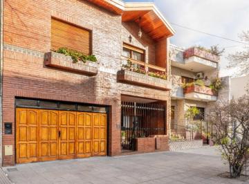 Casa · 290m² · 5 Ambientes · 2 Cocheras · Increible. Verla Es Comprarla!