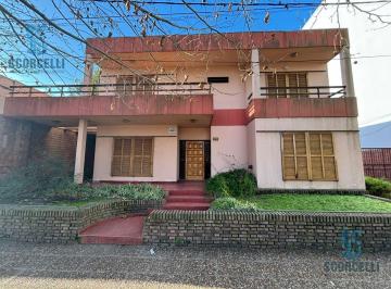 Casa · 250m² · 6 Ambientes · 4 Cocheras · Excelente Casa en El Centro - 6 Amb - Gran Parque - Cocheras - Terrazas