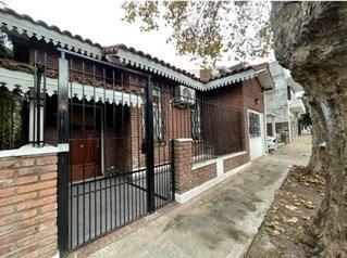 Casa · 88m² · 4 Ambientes · Casa Chalet en Venta en Olivos, Vicente López, G. B. a. Zona Norte