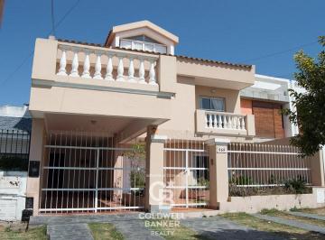 Casa · 399m² · 12 Ambientes · 1 Cochera · Casa en Grand Bourg a La Venta