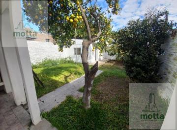 Casa · 75m² · 4 Ambientes · 1 Cochera · Venta Casa Dos Dorm con Cochera y Jardín