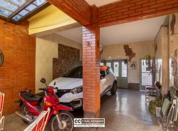 Casa · 135m² · 3 Ambientes · 2 Cocheras · Casa en Venta Rosario 2 Dorm. - Dean Funes y Corrientes