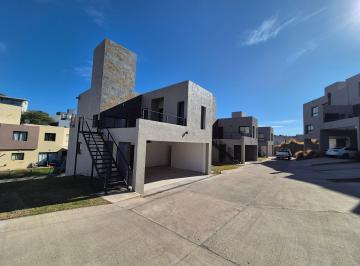 Frente · Casa en Housing La Cuesta