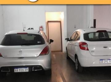 Garage · 10m² · Venta Cochera en Edificio, Ov. Lago Al 1100