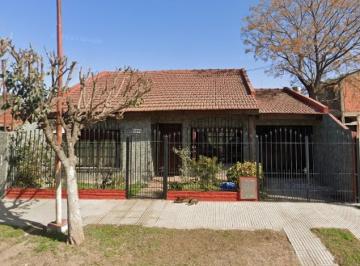 Casa · 150m² · 8 Ambientes · Hermosa Casa con Departamento y Galpon