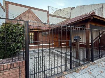 Casa · 100m² · 3 Ambientes · 2 Cocheras · Casa en Excelente Ubicacion!