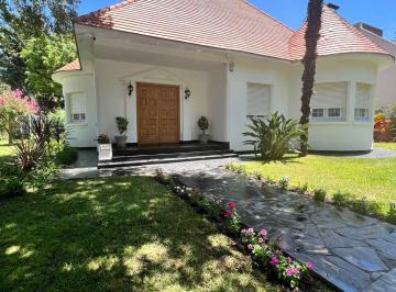 Casa de 5 ambientes, La Matanza · Casa en Venta con Pileta - Gran Fracción 1200 m² - Ramos Mejía