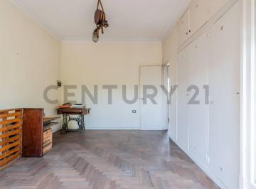 Casa · 135m² · 4 Ambientes · 1 Cochera · Venta Casa Sobre Lote Propio de 4amb en Parque Avellaneda, Zona Residencial.