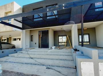 Departamento · 180m² · 4 Ambientes · 2 Cocheras · Venta Duplex 3 Dorm. en Colinas de Manantiales