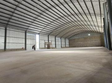 Bodega-Galpón · 800m² · Alquiler - Galpón Rodeo del Medio