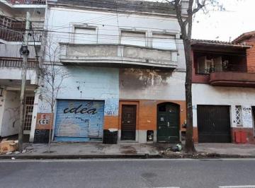 BET-BET-10147_2 · Casa Antigua con un Local Adelante con un Amplio Lote