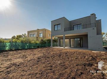 Casa de 5 ambientes, Pilar · Casa en Construcción en Venta – Entrega Septiembre– Santa Emilia, Pilar del Este
