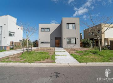 Casa de 5 ambientes, Pilar · Venta a Estrenar Casa en Santa Emilia, Pilar del Este