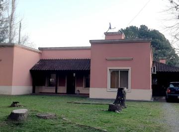 Casa de 5 ambientes, Presidente Perón · Moderna Propiedad Sobre Hermoso Lote en Barrio Parque Las Naciones
