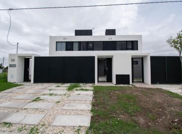 Casa · 71m² · 3 Ambientes · 1 Cochera · Duplex de 2 Dorm. en Venta La Plata