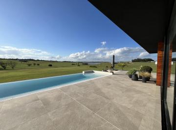 Casa · 350m² · 2 Dormitorios · Impecable Casa en Barrio Privado Laguna de Los Cisnes - Se Vende Equipada!