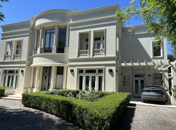 Casa · 575m² · 6 Ambientes · 1 Cochera · Exelente Vista a La Cancha de Polo
