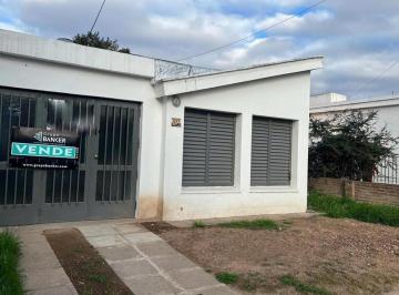 Casa · 100m² · 3 Ambientes · 1 Cochera · Casa en Venta Zona Ruta 20 Dos Dorm.