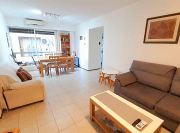 Oficina comercial · 84m² · 4 Ambientes · Vicente López - Apto Profesional - Amplio Dpto. 4 Amb con 2 Balcones!