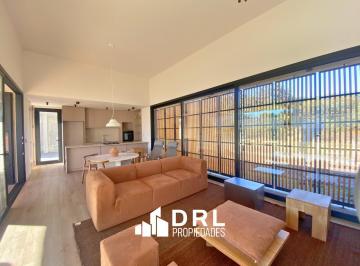 Casa · 203m² · 6 Ambientes · 2 Cocheras · Casa en Venta en Villa Allende