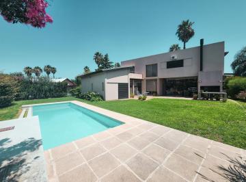 Casa · 204m² · 7 Ambientes · 2 Cocheras · Casa de 3 - 4 Dorm. con Pileta en San Marino - Funes Hills
