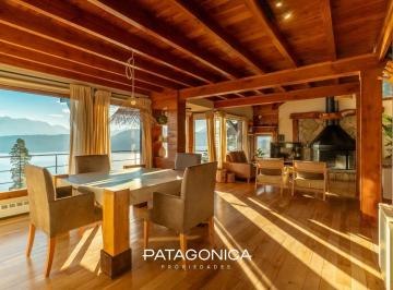 Casa · 330m² · 5 Ambientes · 1 Cochera · Venta Casa de 330 m² con Vista Plena Al Lago en Barrio Bandurrias, Villa La Angostura