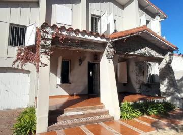 Casa · 679m² · 8 Ambientes · 2 Cocheras · Casa en Venta Tres Dorm., Cerro de Las Rosas, Zona Norte