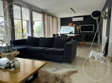 Casa · 1000m² · 3 Dormitorios · 2 Cocheras · Casa en Estancia Q2 en Alquiler