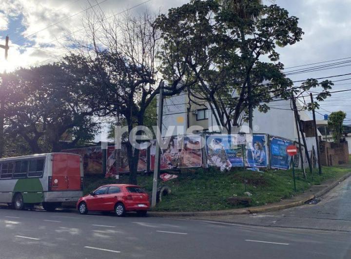 Terreno · 476m²