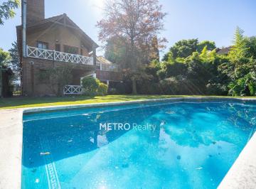 Casa · 530m² · 6 Ambientes · 5 Cocheras · Casa Venta y Alquiler San Isidro Jardin Pileta 2 Plantas. Acepta Permuta. Apta Crédito. Seguridad