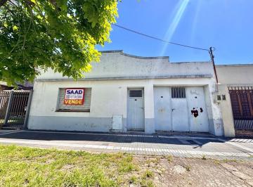 Casa · 70m² · 3 Ambientes · 1 Cochera · Casa en Venta en Lomas de Zamora, G. B. a. Zona Sur, Argentina