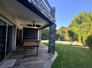 Casa · 250m² · 3 Dormitorios · Casa en Barrio Privado Club de Campo