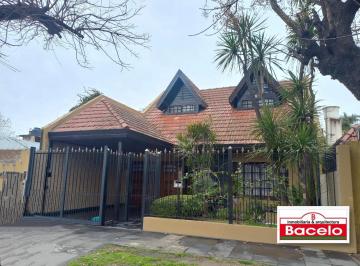 Casa de 8 ambientes, Almirante Brown · Chalet