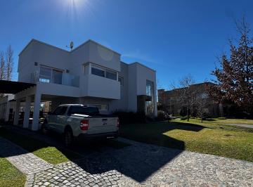 Casa de 4 ambientes, Berazategui · Casa en Alquiler - Fincas de Iraola 2