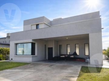 Casa · 175m² · Casa en Venta - Barrio Santa Juana, Canning