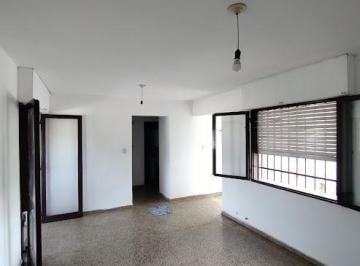 Casa · 100m² · 6 Ambientes · 1 Cochera · Alquiler - Casa 2 Dorm., Garage, Terraza - B° Colon