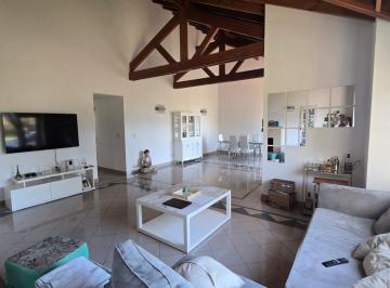 Casa · 210m² · 6 Ambientes · 2 Cocheras · Venta Casa 6 Amb Espectacular! Bc La Masia!