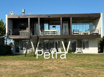 Casa · 216m² · 5 Ambientes · Casa en Venta en Costa Esmeralda, Barrio Deportiva