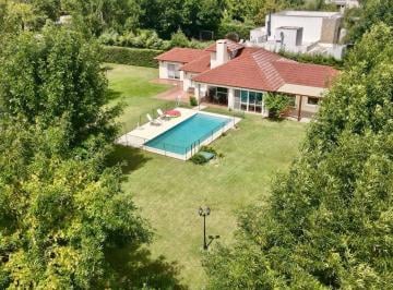 Casa · 185m² · 5 Ambientes · 2 Cocheras · Casa - Los Puentes