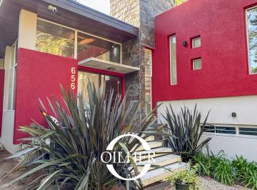Casa de 4 ambientes, Mar de las Pampas · Mar de Las Pampas Casa Moderna de 4 Ambientes!