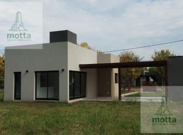 Casa · 53m² · 4 Ambientes · 2 Cocheras · Venta Casa de Dos Dorm., Ibarlucea
