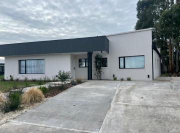 Casa · 155m² · 4 Ambientes · 2 Cocheras · Casa a Estrenar en Rumenco Joven
