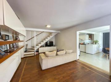 Casa · 120m² · 5 Ambientes · Casa de Pasillo con 3 Dorm. y Patio