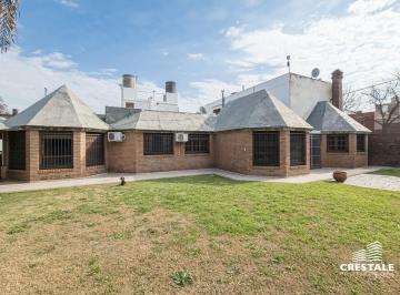 Casa · 292m² · 10 Ambientes · 2 Cocheras · Venta - Casa 6 Dorm. con Patio - España y Hospitales, Rosario.