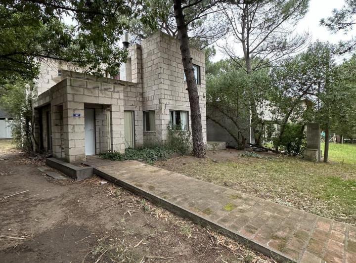 Casa · 237m² · 7 Ambientes · 2 Cocheras