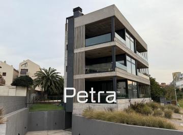 Departamento · 90m² · 3 Ambientes · 1 Cochera · Departamento en Venta en Pinamar a Media Cuadra del Mar. Vista Al Mar