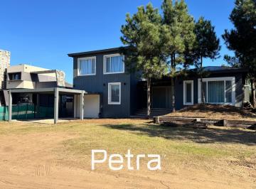 Casa · 300m² · 6 Ambientes · 1 Cochera · Casa en Venta en Pinamar