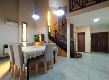 Casa · 285m² · 5 Ambientes · 1 Cochera · Casa 3 Dorm. en