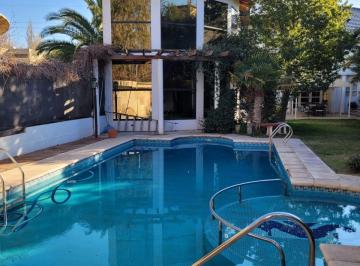 Casa de 5 ambientes, Carrodilla · Hermosa Casa en Barrio Privado El Huerto