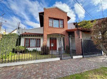 Casa de 4 ambientes, Morón · Venta Casa 4 Ambientes C/piscina y Jardin en Villa Sarmiento
